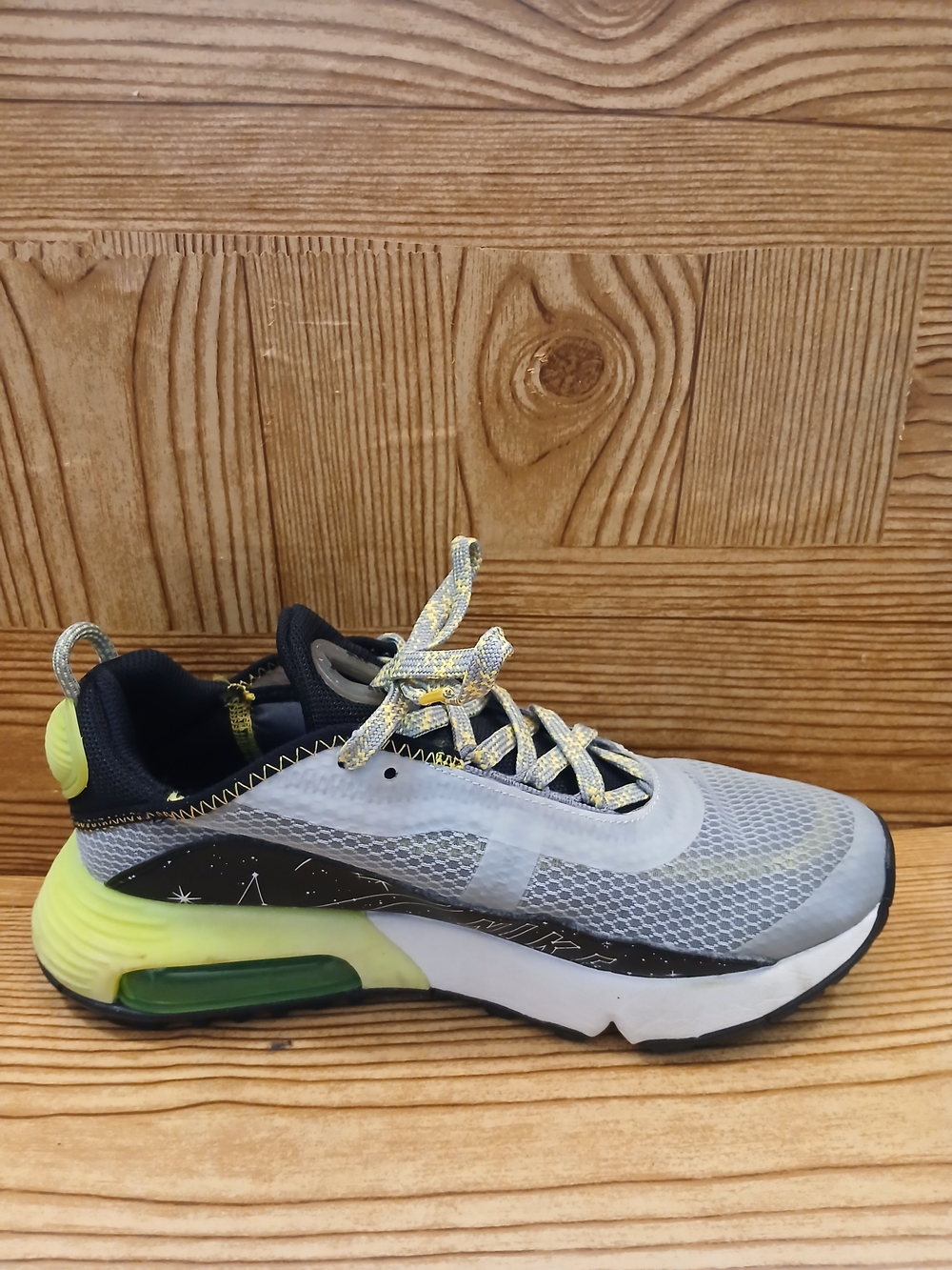 Nike Air Max  Men’s Gray and Neon Yellow Mesh Air-Unit Youth  Sneaker Size  6Y